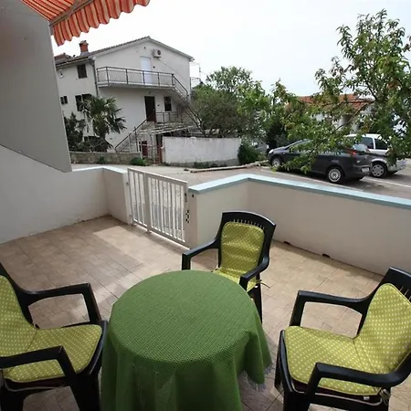 In 5627 Apartman *